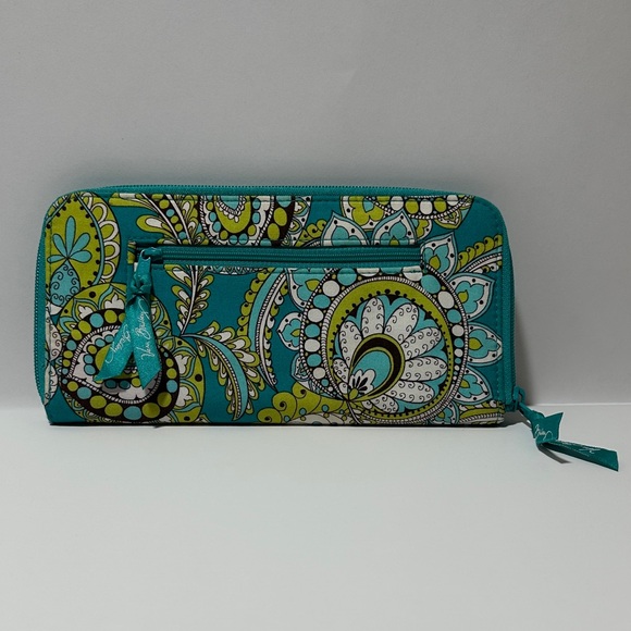 Vera Bradley Large Zip Travel Organizer Wallet – Peacock Print (Retired 2011) - Picture 2 of 6
